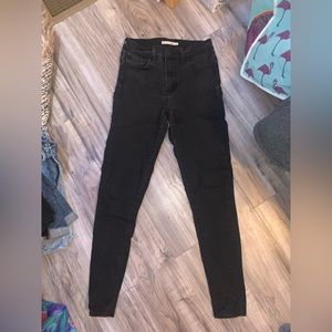Levi’s Black High Rise Jean